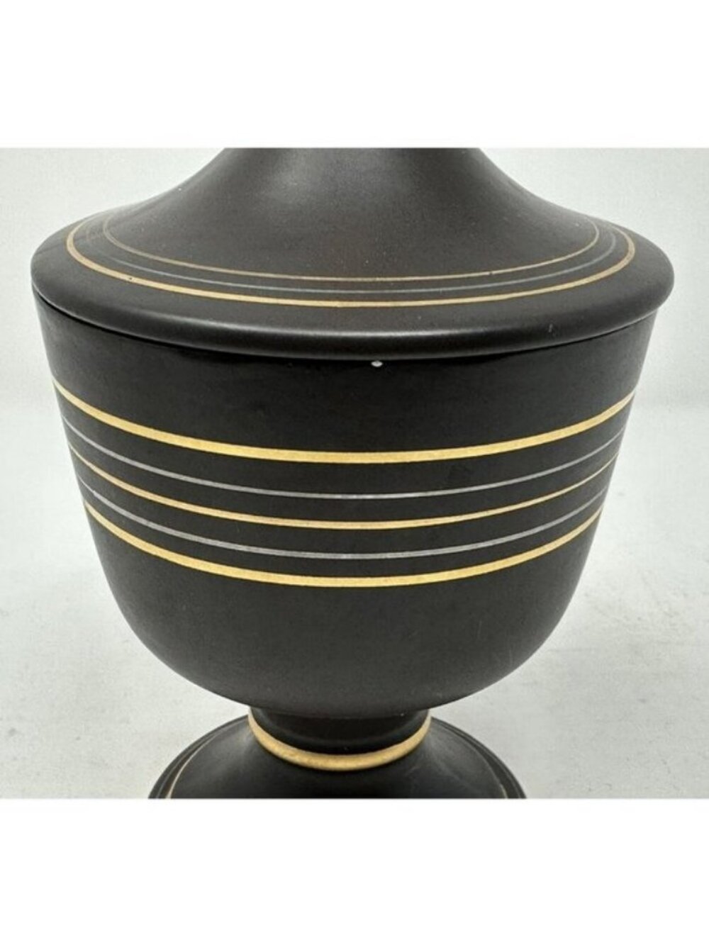 Vtg VEE JACKSON CALIFORNIA 10" URN w/ FINIAL LID Black/Brown Gold Silver Lines - Picture 12 of 13